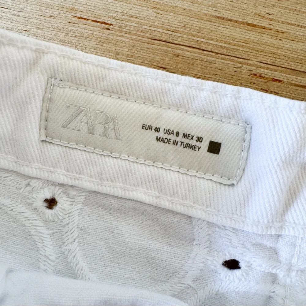 Zara Women's‎ White Denim Shorts Size 8
